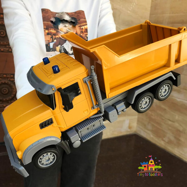 Remote Control Construction Dumper with Hydraulic Lift - Image 3